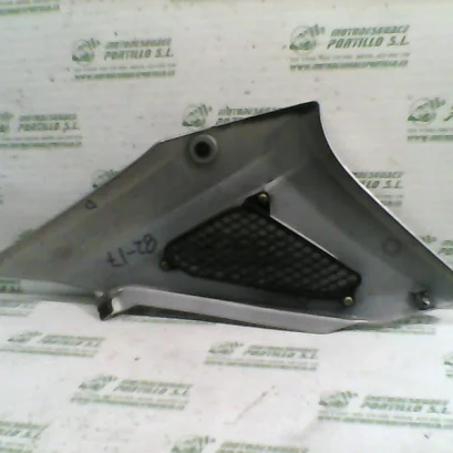 Foto de Carcasa bajo asiento derecho Honda CBF 250 referencia 180-20-33902