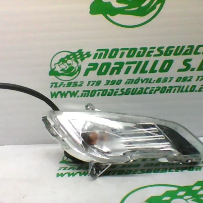 Foto de Intermitente delantero derecho Peugeot TWEET 125 15-18 referencia 8-24-47020