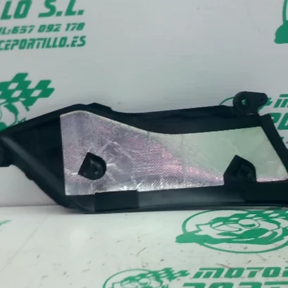 Foto de Carcasa lateral izquierda Kawasaki Z 900 referencia 6-24-47500