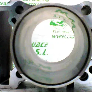Foto de Cilindro y pistón Suzuki GLADIUS SFV 650 I referencia 202-18-16230 foto 2