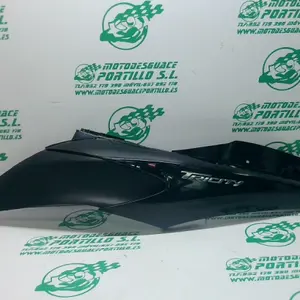 Foto de Carcasa lateral trasera izquierda Yamaha TRICITY 125I referencia 307-21-35541 foto 2