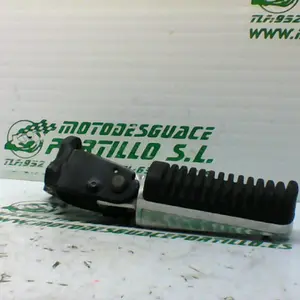 Foto de Reposapies trasero izquierdo Yamaha XMAX 250 referencia 431-21-32475 foto 9