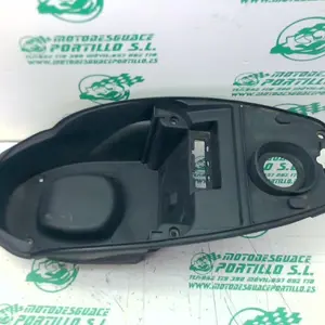 Foto de Porta-casco Peugeot Kisbee 50 4T referencia 53-21-28497 foto 7