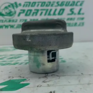 Foto de Tapón de deposito de gasolina Honda PS 125 referencia 106-24-47751 foto 2