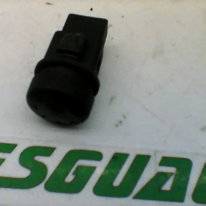 Foto de Interruptor de claxon Piaggio X8 200 referencia 264-18-18396