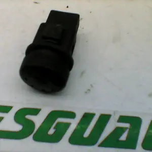 Foto de Interruptor de claxon Piaggio X8 200 referencia 264-18-18396 foto 1
