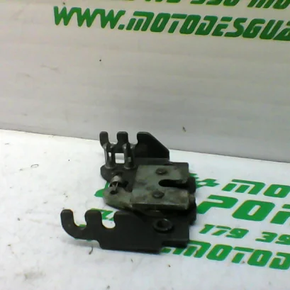 Foto de Cerradura del asiento Gilera NEXUS 500 04 referencia 15-21-28816