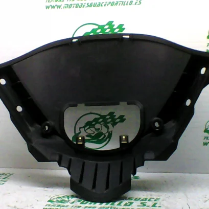 Foto de Carcasa trasera de cúpula Kymco Super Dink 125 referencia 100-22-36547