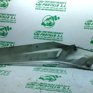 Foto de Embellecedor de carcasa delantera derecha Yamaha X MAX 125 referencia 304-21-31434 foto 3