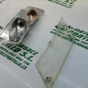 Foto de Intermitente trasero derecho Piaggio ZIP AIRE 2T 3 50 referencia 203-19-22868 foto 16