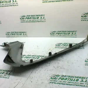 Foto de Carcasa lateral trasera derecha Yamaha XMAX 250 referencia 307-22-37444 foto 9