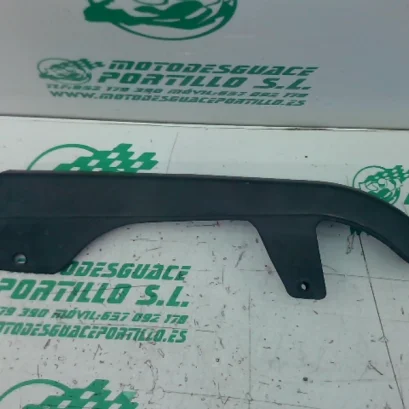 Foto de Cubre cadena Suzuki Intruder 250 referencia 391-23-46928