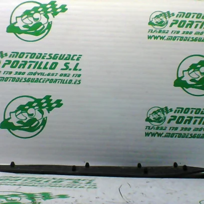 Foto de Alfombrilla izquierda Yamaha X MAX 125 referencia 304-21-31430