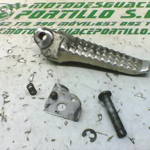 Foto de Reposapies trasero izquierdo Suzuki SV 650 S referencia 332-19-24979 foto 2