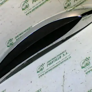 Foto de Embellecedor de carcasa trasera izquierda Piaggio Beverly 125 referencia 10-16-44895