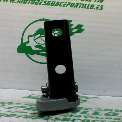 Foto de Estribera trasera derecha con reposapies Piaggio LIBERTY 125 3V referencia 67-23-42452