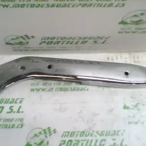 Foto de Embellecedor lateral izquierdo Keeway Superlight 125 referencia 7-17-13536 foto 4