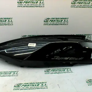 Foto de Carcasa lateral trasera izquierda Kymco Super Dink 125 referencia 52-19-17598 foto 4