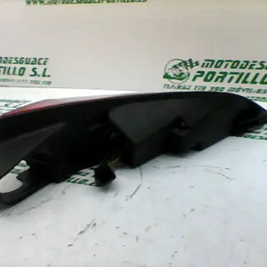 Foto de Intermitente trasero izquierdo Peugeot Satelis 125 referencia 240-19-36101 foto 5
