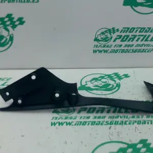 Foto de Embellecedor izquierdo del radiador Honda CB 500XA referencia 415-23-47843 foto 3