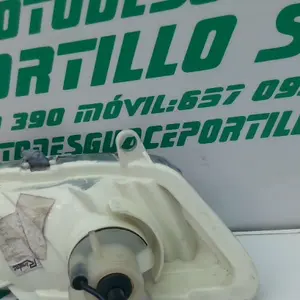 Foto de Intermitente delantero derecho Yamaha XMAX 250 referencia 213-19-37408 foto 5