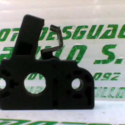 Foto de Cerradura del asiento Yamaha Majesty 125 referencia 230-18-23525