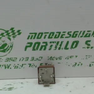 Foto de Rele de arranque Piaggio ZIP H2O 2T 3 50 referencia 72-20-25699