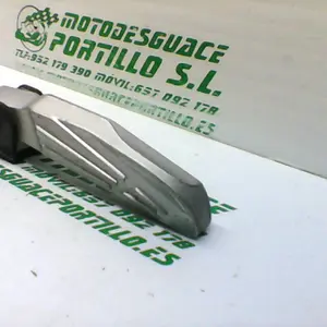 Foto de Reposapies trasero derecho Peugeot tweet 125 referencia 67-19-17844 foto 7