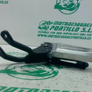 Foto de Estribera trasera derecha con reposapies Honda Pcx 125 referencia 181-23-46243 foto 8