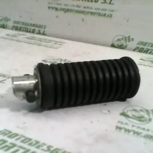 Foto de Reposapies trasero derecho Suzuki Intruder 250 referencia 25-16-6997