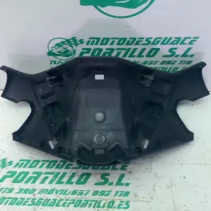 Foto de Embellecedor de manillar superior Honda FORZA 125 referencia 396-25-49018 foto 2