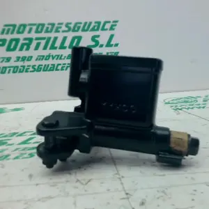 Foto de Bomba de freno delantero Kymco PEOPLE S 125 referencia 369-23-46737 foto 2