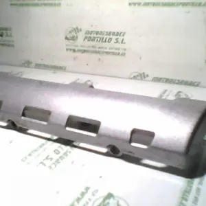 Foto de Embellecedor derecho del radiador Yamaha Fazer 1000 referencia 135-16-1725