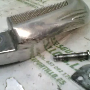 Foto de Reposapies trasero izquierdo Honda Lead 110 referencia 77-17-39047