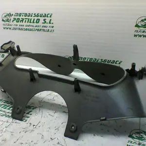 Foto de Embellecedor de cuadro de luces Aprilia ARRECIFE 200 referencia 275-19-23356 foto 2