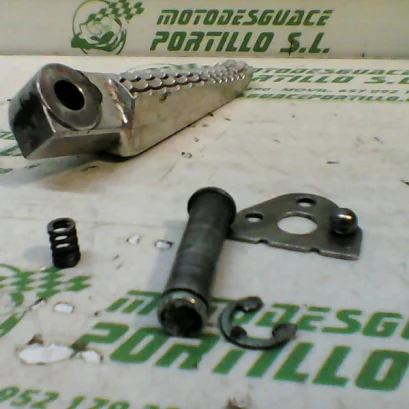 Foto de Reposapies trasero izquierdo Suzuki GLADIUS SFV 650 I referencia 202-18-16094