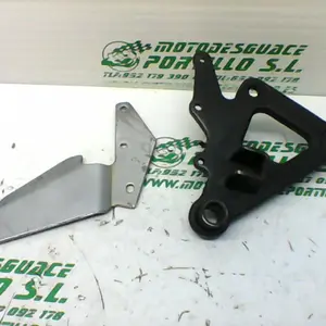 Foto de Estribera delantera derecha Suzuki GS-500-F referencia 166-19-21523 foto 4