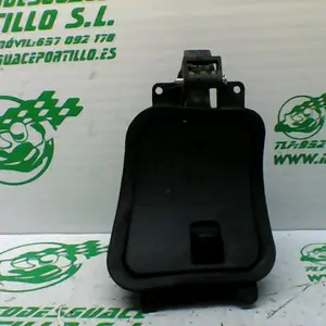 Foto de Puerta depósito gasolina Yamaha X max 125 2010 referencia 181-16-36209 foto 2