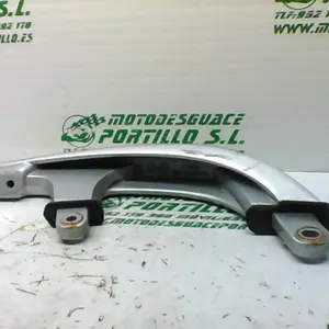 Foto de Asidero derecho Yamaha XMAX 250 referencia 213-19-37420 foto 10