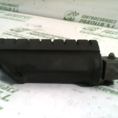 Foto de Reposapies delantero derecho Suzuki Marauder 125 referencia 46-19-17649