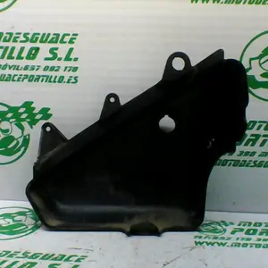 Foto de Carcasa bajo asiento izquierdo Suzuki Intruder 250 referencia 391-23-46919 foto 2
