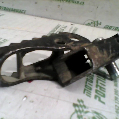 Foto de Reposapies delantero derecho Suzuki RMX 50 referencia 275-21-41037