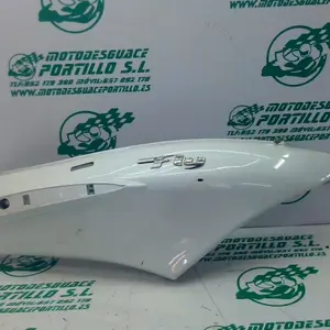 Foto de Carcasa lateral trasera derecha Piaggio FLY 125 3V referencia 456-22-41261 foto 5