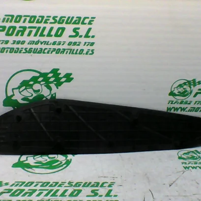 Foto de Alfombrilla derecha Yamaha XMAX 250 referencia 213-19-37433