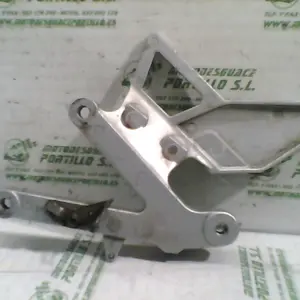 Foto de Estribera delantera derecha Yamaha TZR 50 2T 3 referencia 106-16-6715