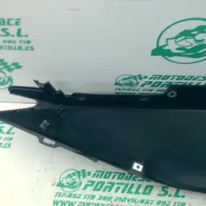 Foto de Carcasa lateral trasera izquierda Honda FORZA 125 referencia 396-25-48988 foto 5