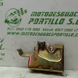 Foto de Cerradura del asiento Piaggio Typhoon 50 referencia 67-20-27323 foto 9