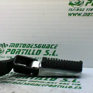 Foto de Reposapies trasero derecho Yamaha XMAX 250 referencia 431-21-32478 foto 9