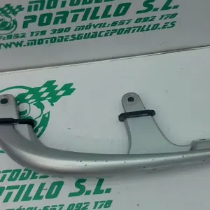 Foto de Asidero derecho Yamaha XMAX 250 referencia 213-19-37420 foto 3