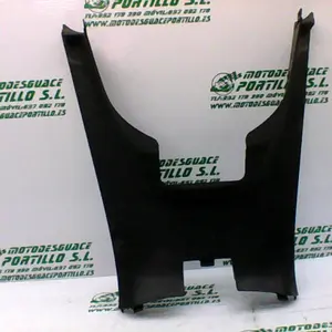 Foto de Carcasa bajo asiento Kymco Super Dink 125 referencia 100-22-36559 foto 4